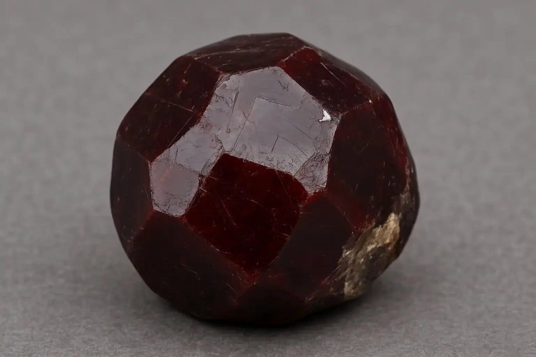 ♦️ Garnet Birthstone ♦️ – The Stone of January - LBV Crafts